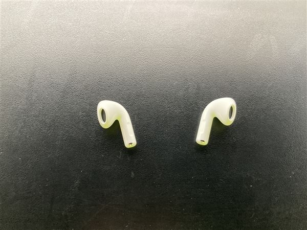 【中古】【安心保証】 AirPods 第4世代 アクティブノイズキャンセリング搭載 MXP93