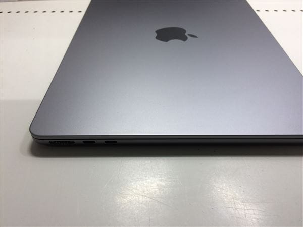 【中古】【安心保証】 MacBookAir 2022年 MLXW3J/A