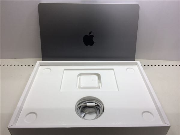 【中古】【安心保証】 MacBookAir 2022年 MLXW3J/A