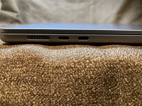 yÁzySۏ؁z MacBookAir 2024N MXD13J/A
