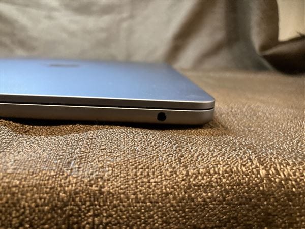 yÁzySۏ؁z MacBookAir 2024N MXD13J/A