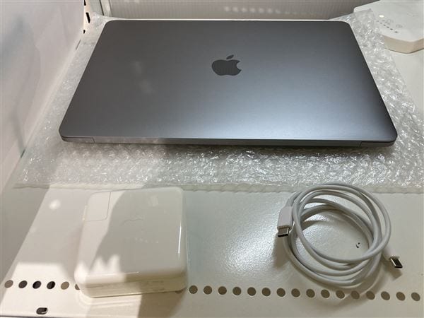 【中古】【安心保証】 MacBookPro 2018年 MR9R2J/A