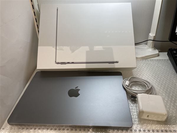 【中古】【安心保証】 MacBookAir 2022年 MLXW3J/A