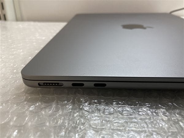 【中古】【安心保証】 MacBookAir 2022年 MLXW3J/A