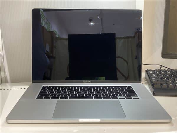 【中古】【安心保証】 MacBookPro 2019年 MVVM2J/A