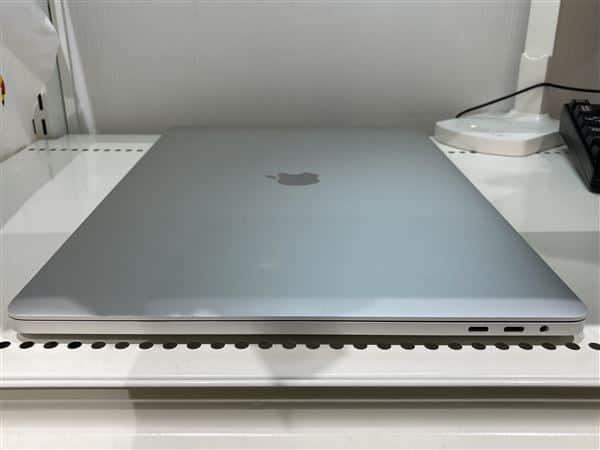 【中古】【安心保証】 MacBookPro 2019年 MVVM2J/A