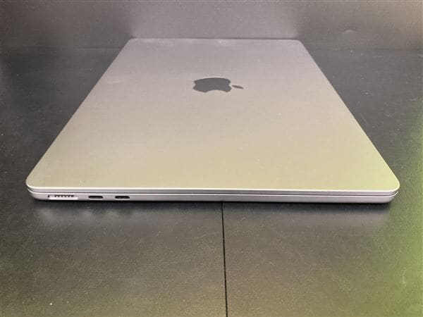 【中古】【安心保証】 MacBookAir 2022年 MLXW3J/A