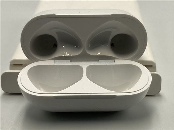 yÁzySۏ؁z AirPods 4 MXP63