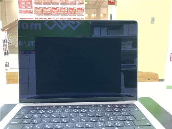 yÁzySۏ؁z MacBookPro 2024N MW2W3J/A