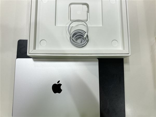 yÁzySۏ؁z MacBookPro 2024N MW2W3J/A