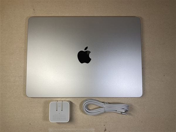 yÁzySۏ؁z MacBookAir 2024N MRXR3J/A