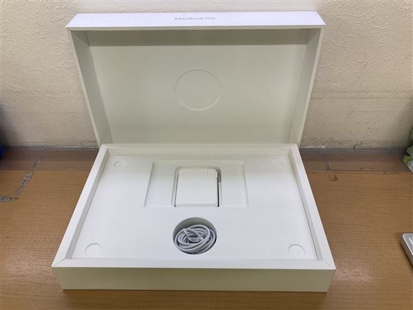 �y���Áz�y���S�ۏ؁z MacBookPro 2024�N MX2W3J/A