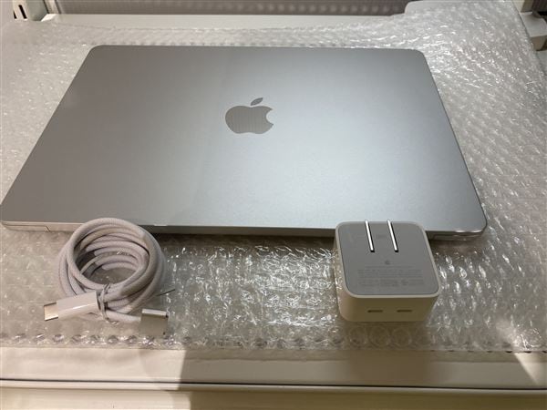 【中古】【安心保証】 MacBookAir 2024年 MRXR3J/A