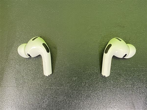 【中古】【安心保証】 AirPods Pro 第3世代 MagSafe充電 USB-C MFHP4