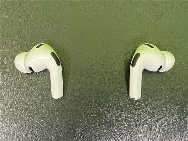 【中古】【安心保証】 AirPods Pro 第3世代 MagSafe充電 USB-C MFHP4