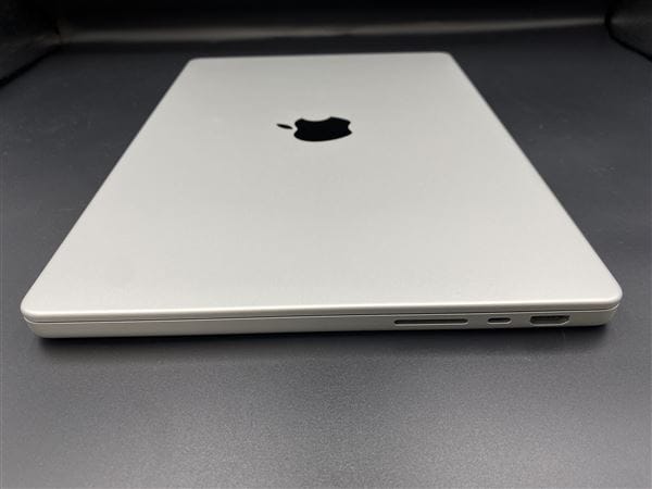 yÁzySۏ؁z MacBookPro 2024N MW2W3J/A