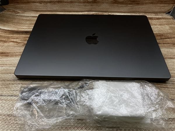 yÁzySۏ؁z MacBookPro 2024N MX2X3J/A