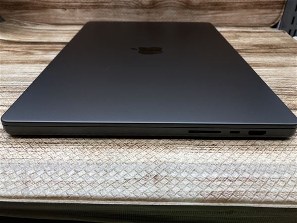 yÁzySۏ؁z MacBookPro 2024N MX2X3J/A