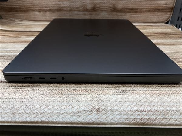 yÁzySۏ؁z MacBookPro 2024N MX2X3J/A