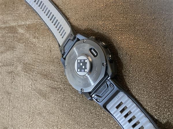 【中古】【安心保証】 GARMIN fenix 8 Sapphire AMOLED 51mm カーボングレー