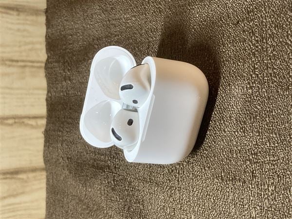 【中古】【安心保証】 AirPods 第4世代 アクティブノイズキャンセリング搭載 MXP93