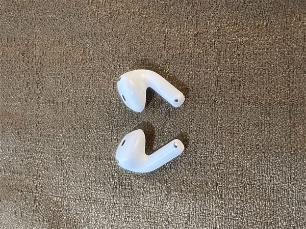 【中古】【安心保証】 AirPods 第4世代 アクティブノイズキャンセリング搭載 MXP93