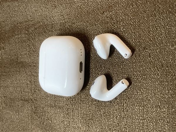 【中古】【安心保証】 AirPods 第4世代 アクティブノイズキャンセリング搭載 MXP93