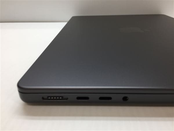 yÁzySۏ؁z MacBookPro 2024N MW2U3J/A