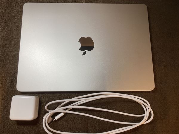 yÁzySۏ؁z MacBookAir 2024N MRXU3J/A