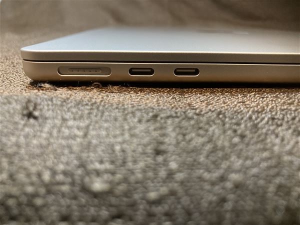 yÁzySۏ؁z MacBookAir 2024N MRXU3J/A