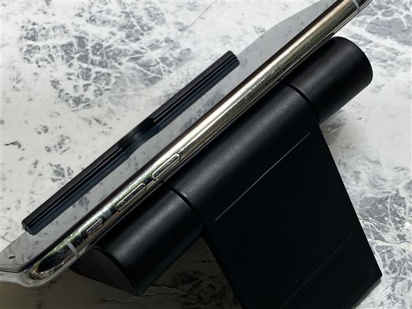 yÁzySۏ؁z iPhoneX[256GB] SIMt[ Vo[