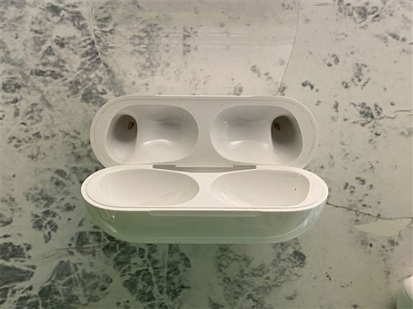 【中古】【安心保証】 AirPods Pro 第2世代 MagSafe充電 USB-C MTJV3