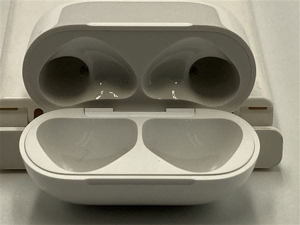 yÁzySۏ؁z AirPods 4 MXP63